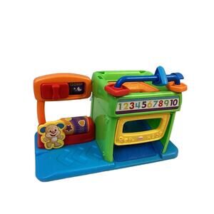 Fisher-Price Small Puppy Dog Themed Plastic Sound Making Car Wash Playset